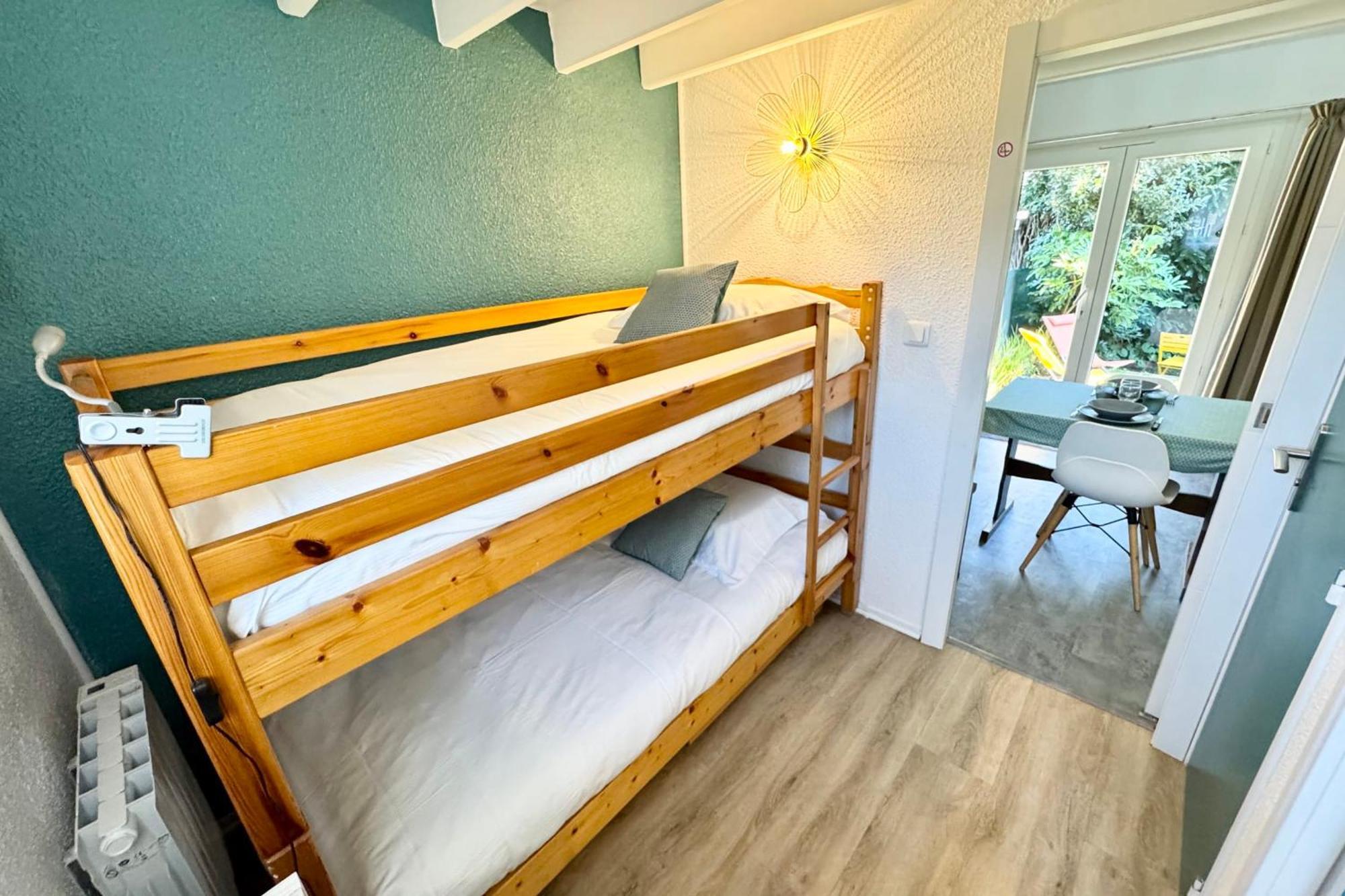 Maisonnette De Charme Bord De Mer Piscine ギデル エクステリア 写真